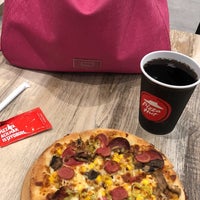 Photo taken at Pizza Hut by 𝓩𝓮𝔂𝓷𝓮𝓹 𝓤𝓛𝓤 🧿 on 7/12/2018
