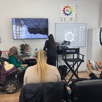 1/10/2020 tarihinde Diana L.ziyaretçi tarafından Makeup Classes NYC - Nina Mua'de çekilen fotoğraf