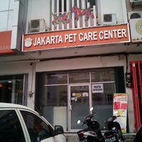 Photo taken at Jakarta Pet Care Center by Romie Aryo S. on 4/13/2015