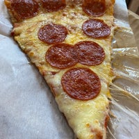 Foto tirada no(a) Tony Oravio Pizza por Andres D. em 10/26/2022