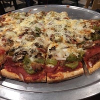 Снимок сделан в Dominick&amp;#39;s Pizza and Pasta пользователем Naomi 6/17/2018