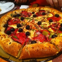 Foto diambil di Pizza Hut oleh Sara A. pada 11/11/2012