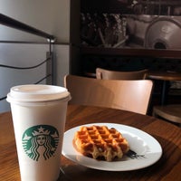 11/6/2018 tarihinde Alex K.ziyaretçi tarafından Starbucks'de çekilen fotoğraf