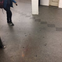 Photo taken at MTA Subway - Westchester Square/E Tremont Ave (6) by elizabeth r. on 11/3/2016