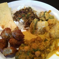 Das Foto wurde bei Sitara Indian Restaurant von Ginna G. am 1/18/2013 aufgenommen