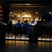 Foto tirada no(a) American Bar por Alexander O. em 5/13/2014