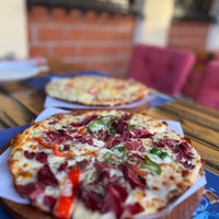 Foto scattata a Hollywood Pizza da Sefa il 12/17/2022