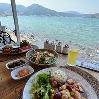 Снимок сделан в Denizatı Restaurant &amp;amp; Bar пользователем Nurdan Y. 9/5/2022