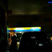 Photo taken at Posto Shell by Priss G. on 2/4/2013