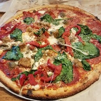 6/10/2018 tarihinde Zack D.ziyaretçi tarafından Blaze Pizza'de çekilen fotoğraf