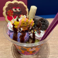 Photo taken at Baskin-Robbins by 布布 on 10/25/2021