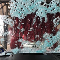 Снимок сделан в The Bubble Bath Car Wash пользователем Roro F. 3/24/2019
