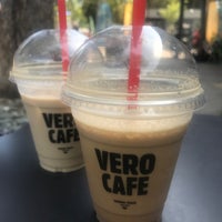 Foto scattata a Vero Cafe da Vaida S. il 8/18/2019