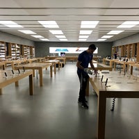 Photo taken at Apple Hannover by Andreas K. on 11/3/2017