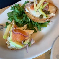 Photo taken at Olga&amp;#39;s Cup + Saucer by Tessa A. on 7/29/2019