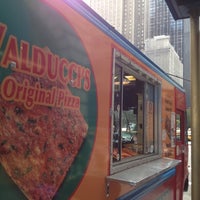 Foto tomada en Valducci&amp;#39;s Pizza and Catering  por Rich G. el 10/12/2012