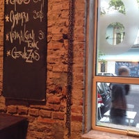 11/16/2012 tarihinde Pao D.ziyaretçi tarafından Bar 6'de çekilen fotoğraf