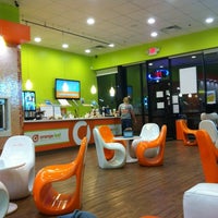 Photo taken at Orange Leaf Frozen Yogurt by Tra T. on 9/22/2012