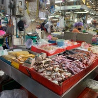Photo taken at Ying Charoen Market by 따르다 on 10/2/2021