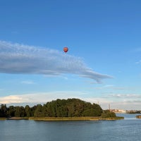 Photo taken at Kaskisaaren ja Lauttasaaren silta by Rasmus S. on 8/10/2021