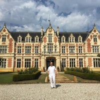 Foto diambil di Château Brane Cantenac oleh Deniz D. pada 7/16/2015