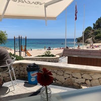 Foto diambil di Mandala Beach Bar &amp;amp; Restaurant oleh Chris P. pada 5/28/2019
