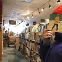 12/20/2015에 Nikita P.님이 Rodney&amp;#39;s Bookstore에서 찍은 사진
