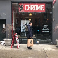 Foto tirada no(a) Chrome Industries por Nikita P. em 3/8/2018
