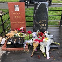 Photo taken at Bruce Lee&amp;#39;s Grave by Andрей on 12/5/2021