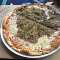 Das Foto wurde bei Beppe Pizzeria von . am 4/27/2015 aufgenommen