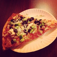 Photo prise au Uncle Joe&amp;#39;s Pizza par Rob P. le11/18/2012