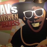 รูปภาพถ่ายที่ Flavor Flav&amp;#39;s Chicken &amp;amp; Ribs โดย Perry H. เมื่อ 5/31/2013