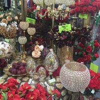 3/12/2016 tarihinde Emma G.ziyaretçi tarafından United Flower Wholesale'de çekilen fotoğraf