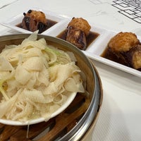 Photo taken at Sun Sui Wah Seafood Restaurant 新瑞華海鮮酒家 by Elton C. on 4/24/2024