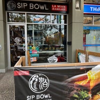 Снимок сделан в Sip Bowl La Mian 思泊湖牛肉面 пользователем Elton C. 11/10/2022