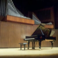 2/14/2013에 Jon C.님이 Paul Recital Hall at Juilliard에서 찍은 사진