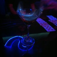 Foto tomada en Society+ Bar &amp;amp; Lounge  por Hendy W. el 12/14/2012
