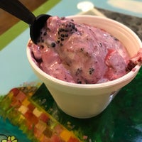 8/15/2017 tarihinde Hernán R.ziyaretçi tarafından SweetBerries Eatery and Frozen Custard'de çekilen fotoğraf