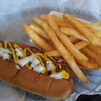 Photo prise au Dogfather&amp;#39;s Hot Dogs &amp;amp; Bratwurst par Mark A. le10/11/2012