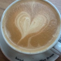 Foto diambil di LJ Coffee House oleh Andrew Whitty pada 11/11/2012