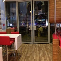 Photo taken at Hollywood Burger هوليوود برجر by Aref on 1/16/2013
