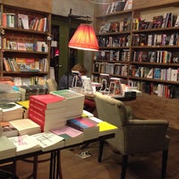 รูปภาพถ่ายที่ Книжный магазин «Мы» โดย Marina D. เมื่อ 11/7/2015
