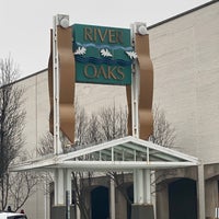 Foto tirada no(a) River Oaks Center por Courtney G. em 1/15/2020