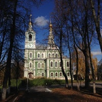 Photo taken at Парк Гоголя (Первомайский сквер) by Nadine on 10/14/2012