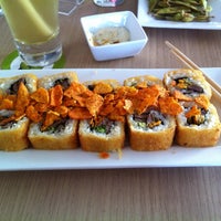 Foto scattata a Sensei Sushi Bar da Jess il 9/16/2012