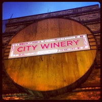 Foto tirada no(a) City Winery Chicago por Sherri M. em 7/27/2013