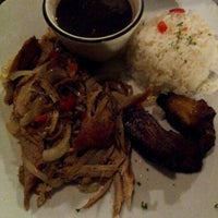 Foto scattata a Oasis Cuban Cafe da Kelly C. il 11/6/2012