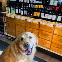 Photo taken at Andersonville Wine and Spirits by Zoe on 4/8/2019