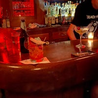 Foto diambil di Weegee&amp;#39;s Lounge oleh Zoe pada 7/11/2021