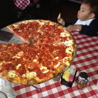 Photo taken at Grimaldi&amp;#39;s Pizzeria by Ribey on 4/19/2013